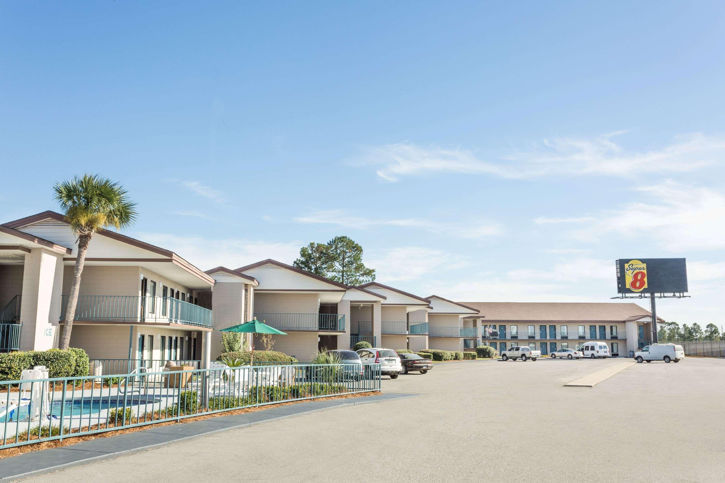 Super 8 By Wyndham Adel Ga I-75 Hotel Exterior photo